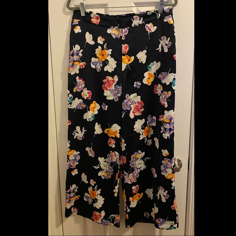 A New Day size L floral pattern, flare crop pants